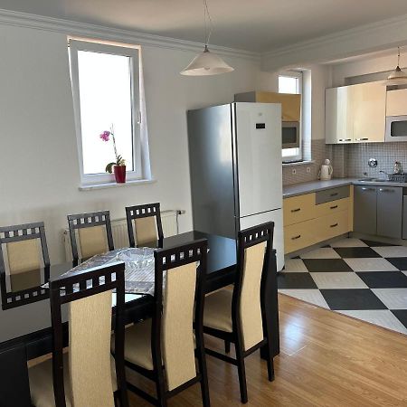 Spacious 3-Bedroom Condo Next To City Center Prisztina Zewnętrze zdjęcie
