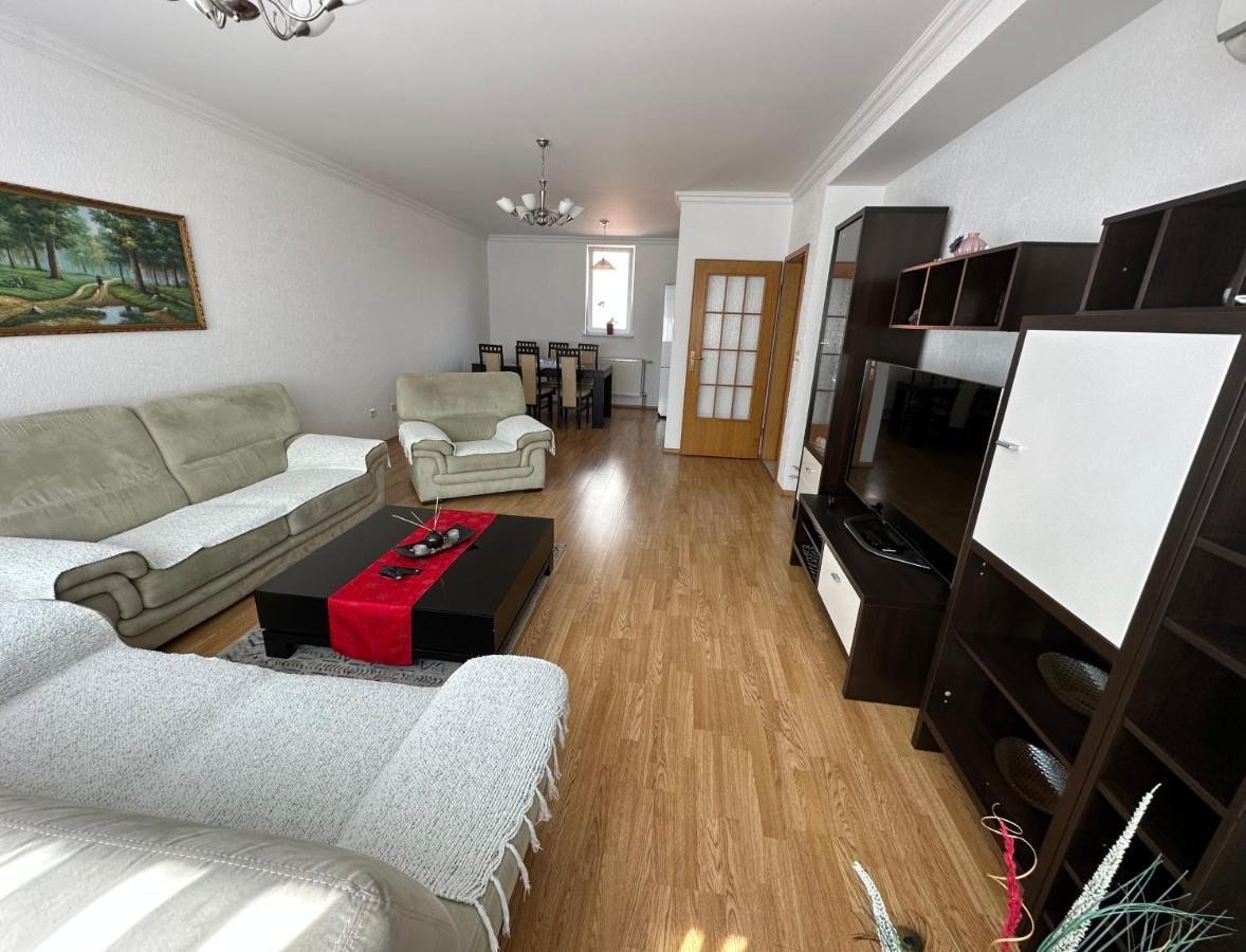 Spacious 3-Bedroom Condo Next To City Center Prisztina Zewnętrze zdjęcie