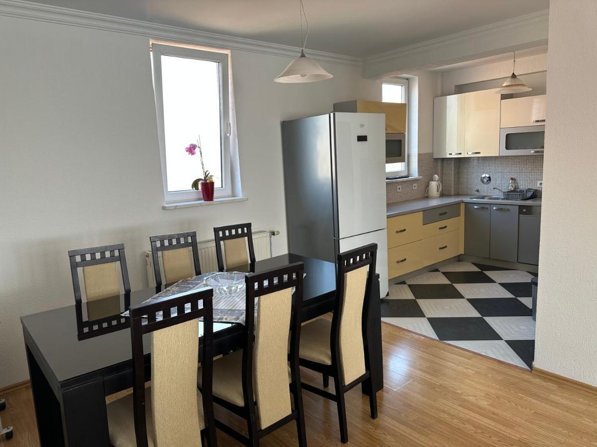 Spacious 3-Bedroom Condo Next To City Center Prisztina Zewnętrze zdjęcie