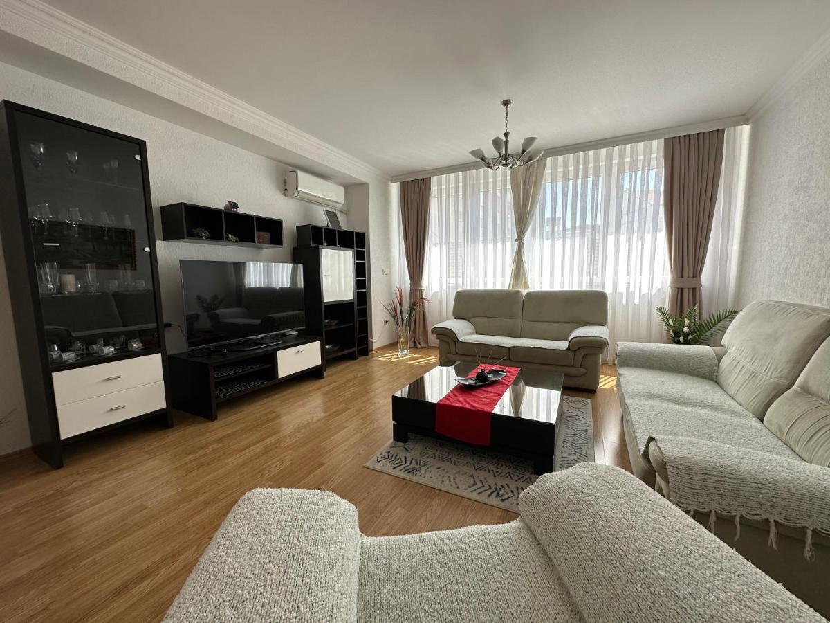 Spacious 3-Bedroom Condo Next To City Center Prisztina Zewnętrze zdjęcie