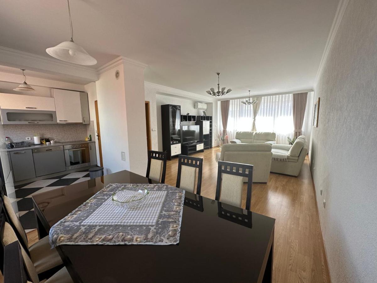 Spacious 3-Bedroom Condo Next To City Center Prisztina Zewnętrze zdjęcie