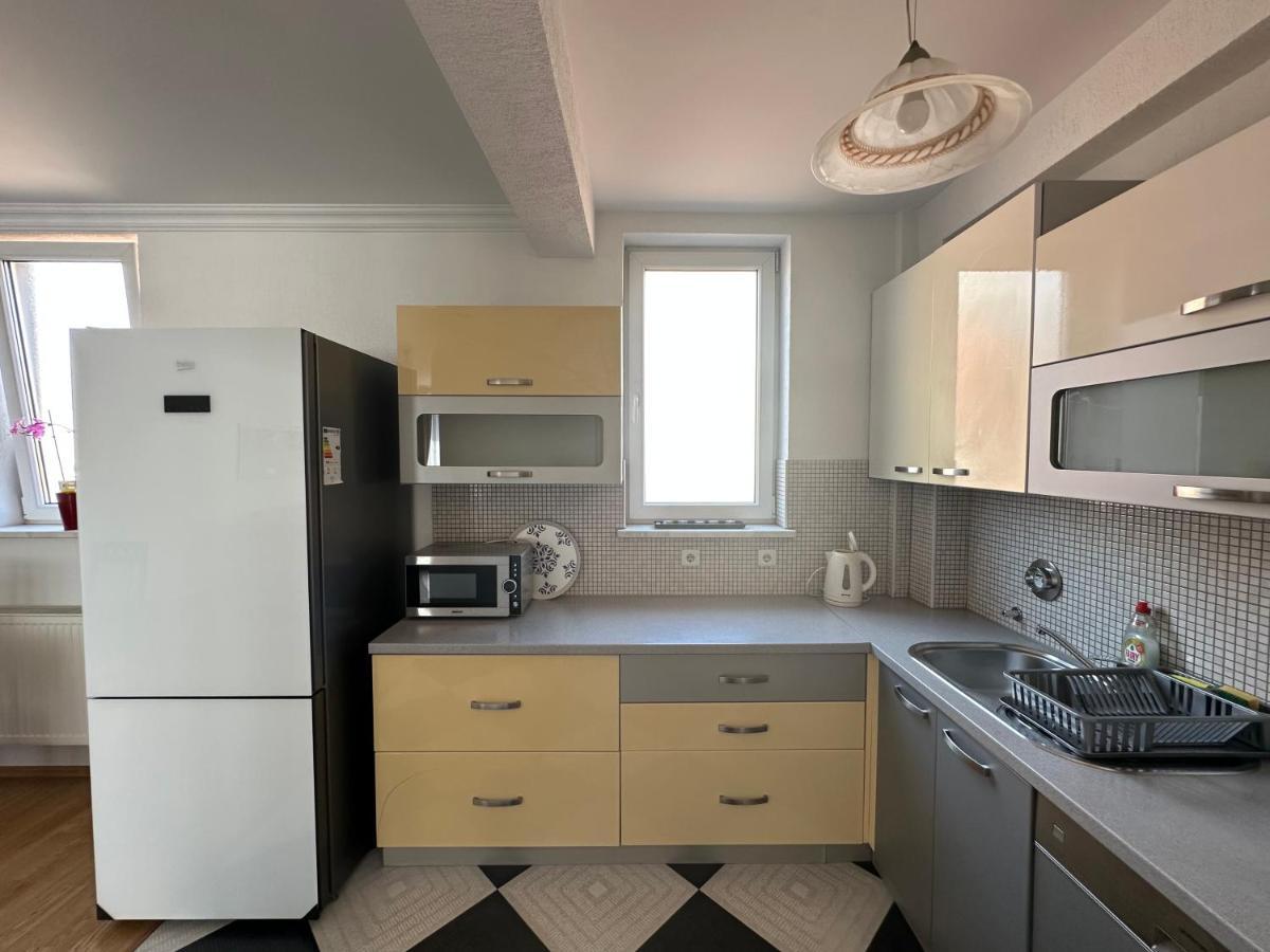 Spacious 3-Bedroom Condo Next To City Center Prisztina Zewnętrze zdjęcie