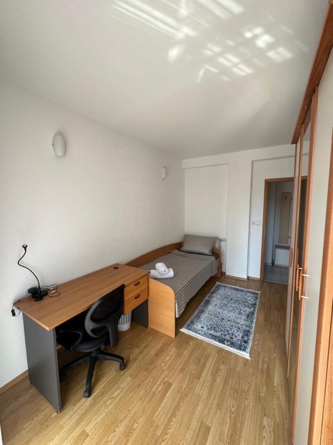 Spacious 3-Bedroom Condo Next To City Center Prisztina Zewnętrze zdjęcie