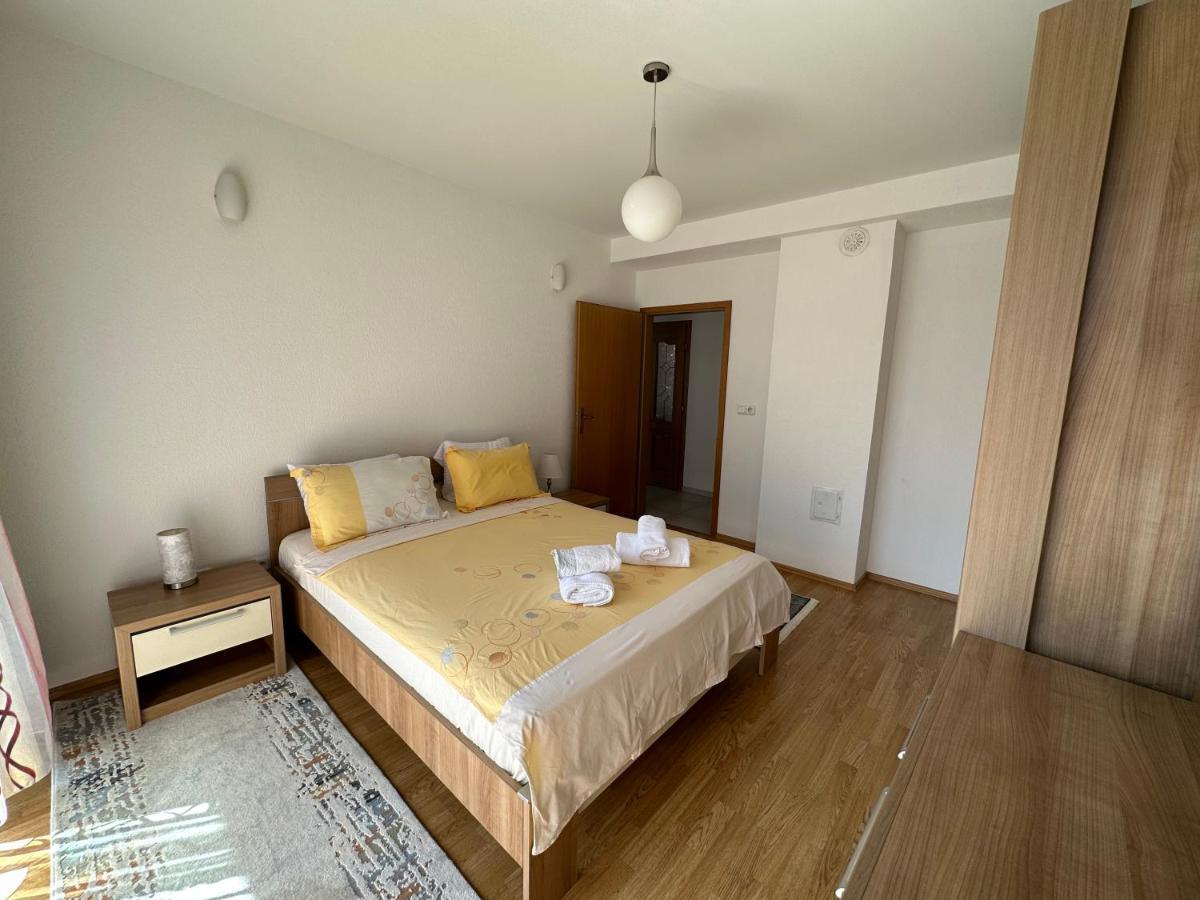Spacious 3-Bedroom Condo Next To City Center Prisztina Zewnętrze zdjęcie