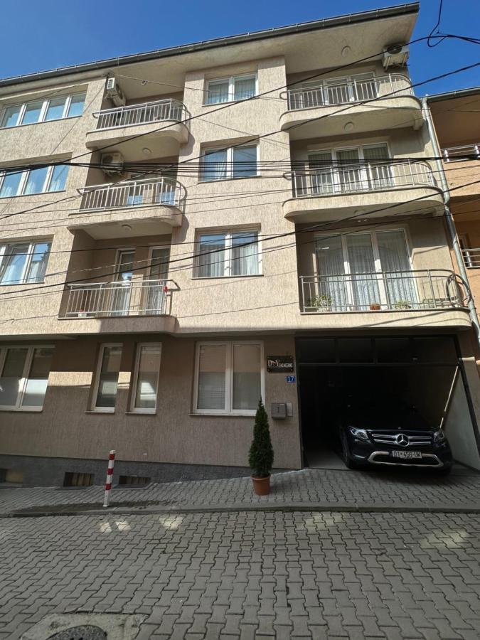 Spacious 3-Bedroom Condo Next To City Center Prisztina Zewnętrze zdjęcie