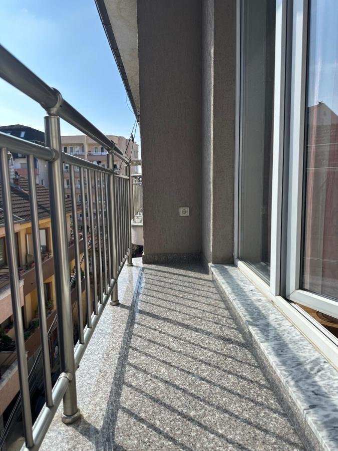 Spacious 3-Bedroom Condo Next To City Center Prisztina Zewnętrze zdjęcie