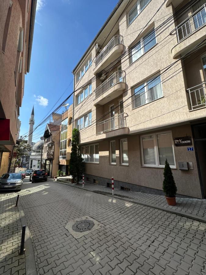 Spacious 3-Bedroom Condo Next To City Center Prisztina Zewnętrze zdjęcie